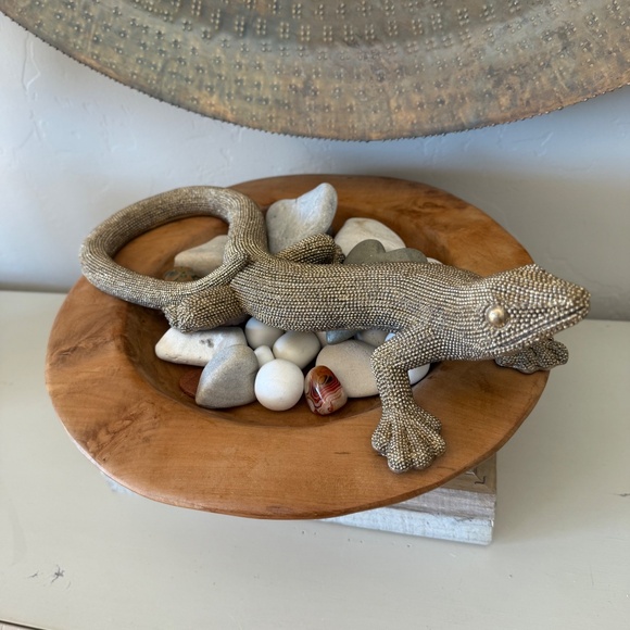 Gold Textured Lizard - Picture 3 of 6